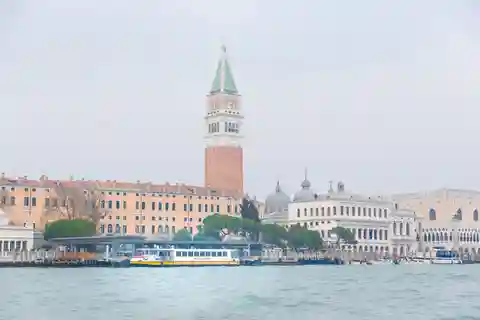 Venetië: Alilaguna Blauwe Lijn in het centrum van Venetië