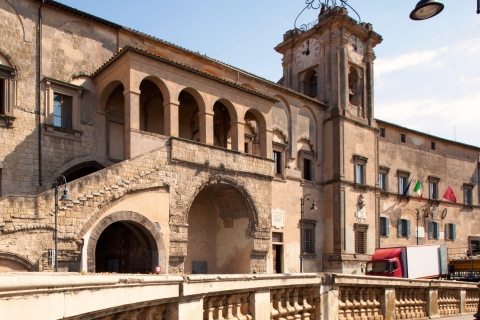 Desde Civitavecchia: Tarquinia y visita al lugar de la UNESCO con almuerzoTour compartido