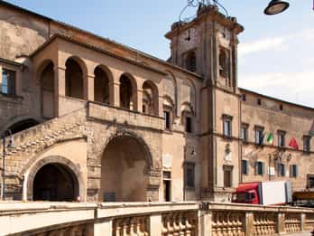 Da Civitavecchia: visita di Tarquinia e del sito Unesco con pranzo