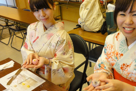 Kanazawa: Traditional Wagashi Making near Higashi Chaya