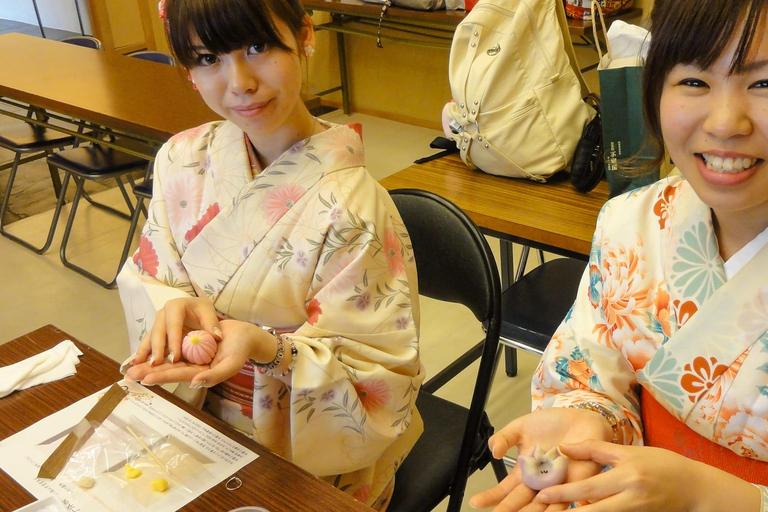 Kanazawa: Traditional Wagashi Making near Higashi Chaya