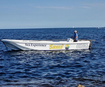 Siracusa: Ortigia & Sea Caves Speedboat Tour with Swim Stop