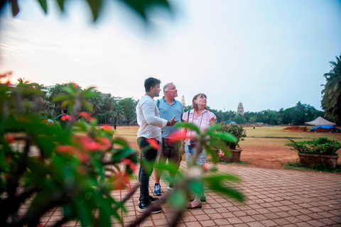 Excursão a pé pela antiga Mumbai, pela gastronomia e pelo património