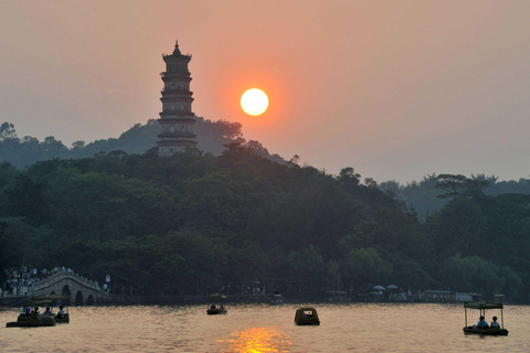 Huizhou Old Town City Walk — Lake, History & Local Life Tour