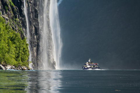 Ab Ålesund: Bootsfahrt zum Geirangerfjord (Hin- und Rückfahrt)