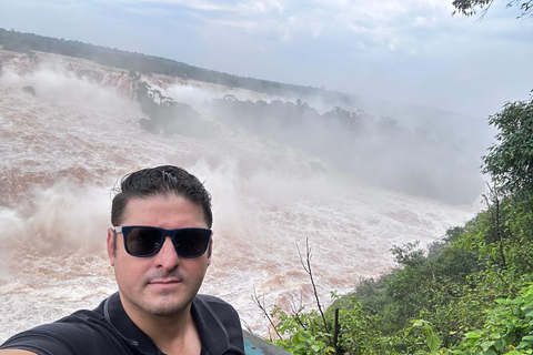 Visite privée d&#039;une journée au Brésil et en Argentine à côté des chutes d&#039;IguassúVisite privée d&#039;une journée des côtés brésilien et argentin des chutes