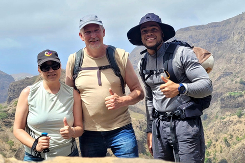 Santiago: Hike from Praia to Monte Tchota and Pico de Antónia Santiago: Beach to Monte Tchota – Pico Leão – Monte Tchota Hike