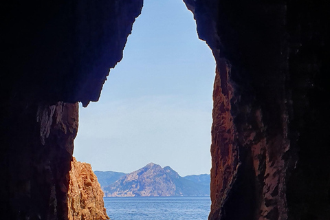 Desde Sagone/Cargèse: Cuevas marinas y snorkel Tour en barco al atardecerPuesta de sol calanques Cargèse