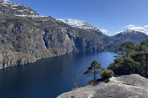 Passeio flexível ao Castelo de Modalen, Hesjedalsfossen pode ser uma caminhadaPasseio flexível para Modalen O Castelo Hesjedalsfossen