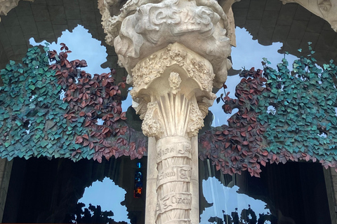 Sagrada Familia Priority Access Guided Tour: Small group