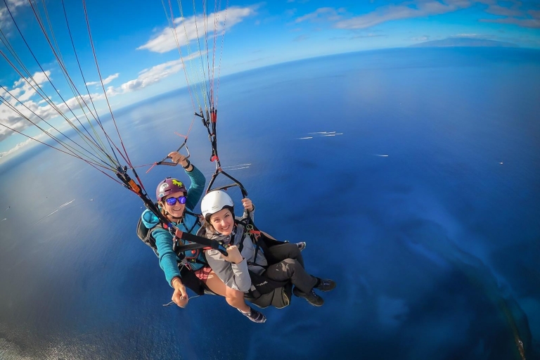 Paragliding in Costa Adeje - Süd-TeneriffaGleitschirmflug über die Berge und Küsten von Süd-Teneriffa