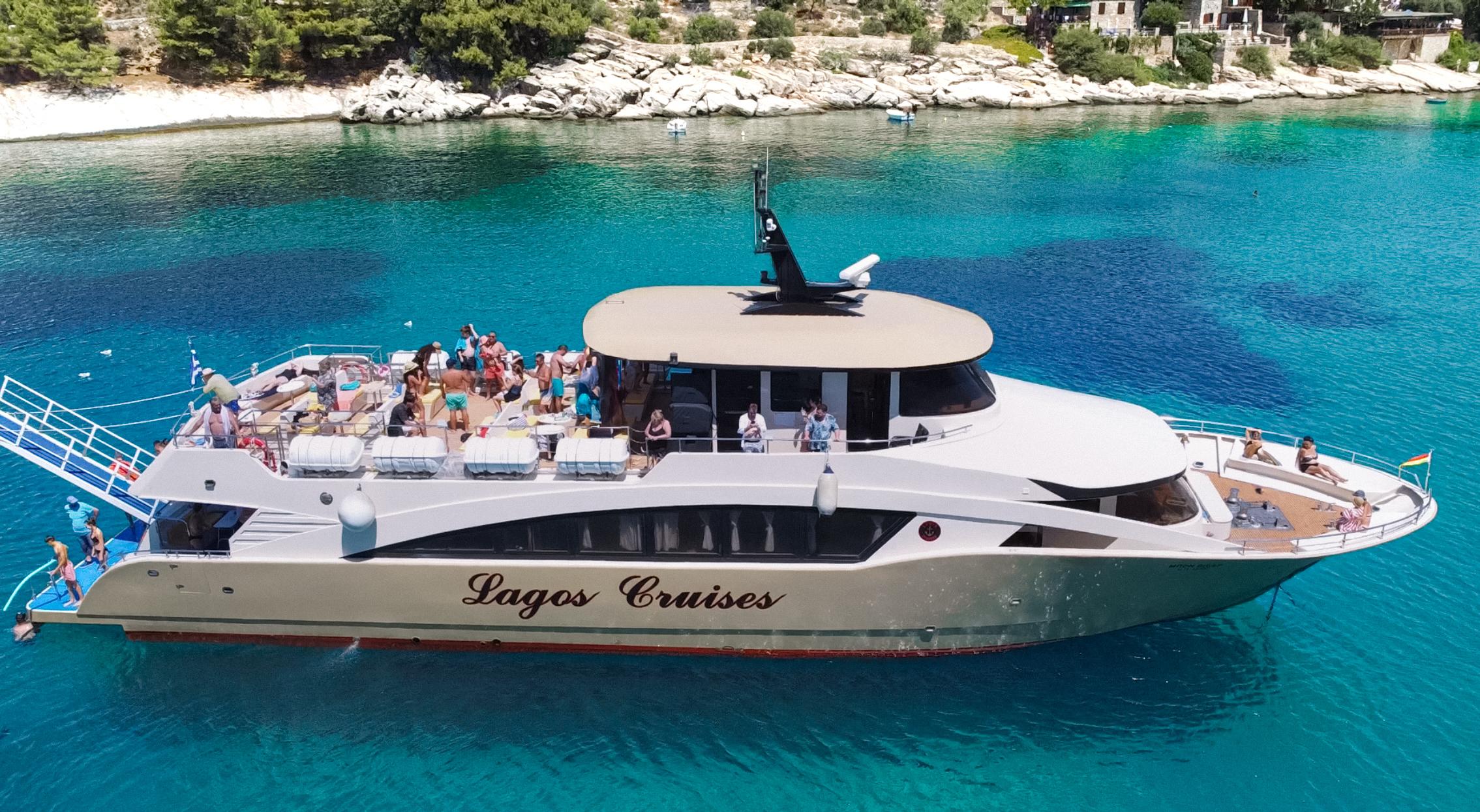 Thassos: Ganztägige Yacht-Tour mit Schwimmgelegenheiten & Snack