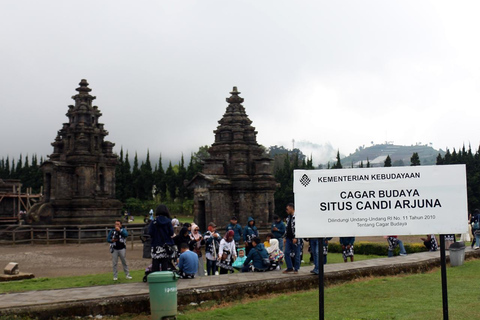 从日惹出发的日出西库尼尔山和迪恩高原之旅从日惹到日出 Sikunir 和 Dieng 高原之旅