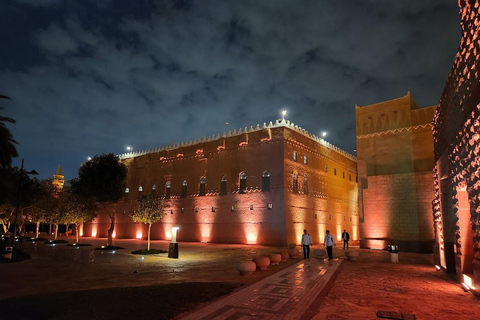 Medio día en Riad, Almasmak, Museo Nacional, Torre del Reino