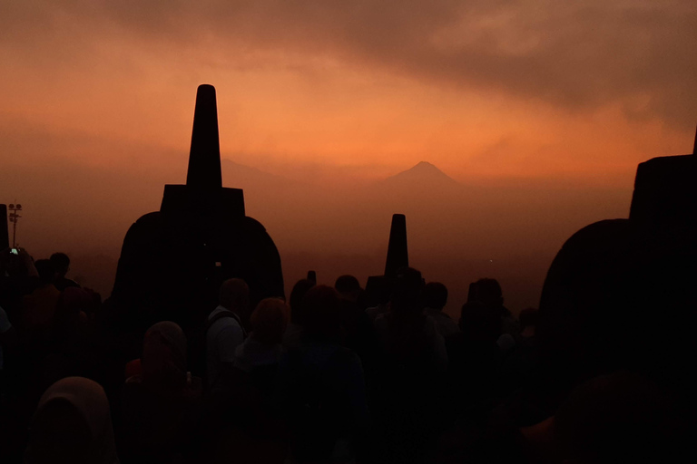 Yogyakarta: Jednodniowa wycieczka do świątyń Borobudur i Prambanan