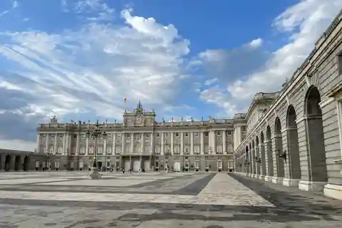 Madrid: Entrada sem fila no Palácio Real com guia de áudio