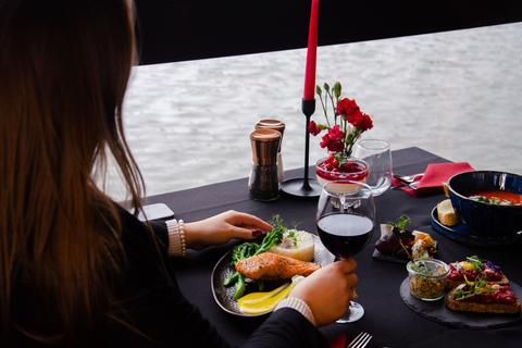 Krakow: Romantic Dinner with a Cruise on the Vistula River