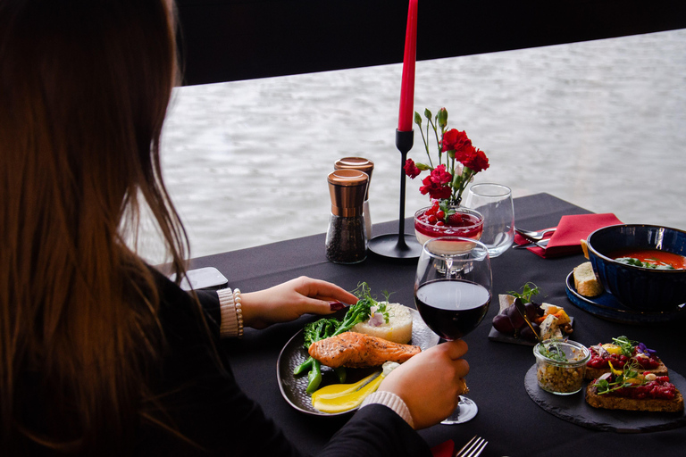 Krakow: Romantic Dinner with a Cruise on the Vistula River