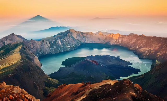 Sembalun/Senaru: Mt. Rinjani Summit 2-Day Trekking Tour