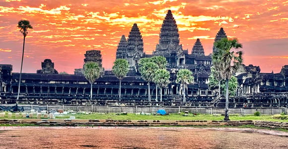 Siem Reap: Angkor Wat Shared Group Tour with German Guide