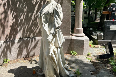 Bucharest: Bellu Cemetery Walking Tour with Guide
