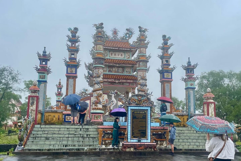 Hue do Hoi An samochodem przez cmentarz An Bang - miasto duchów