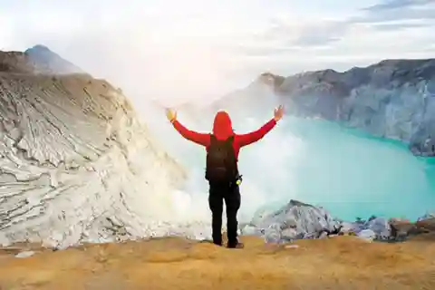 Bali: Ijen Blue Fire and Sunrise Tour with Breakfast