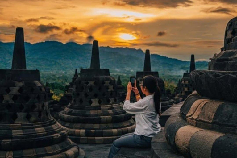 Yogyakarta: Borobudur climb-up guarantee & Prambanan temple Sharing: Borobudur climb-up guarantee & Prambanan temple