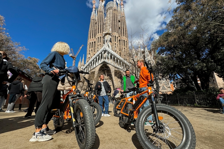Barcelona: City Highlights Tour by Bike or E-Bike Tour by Сity Bike