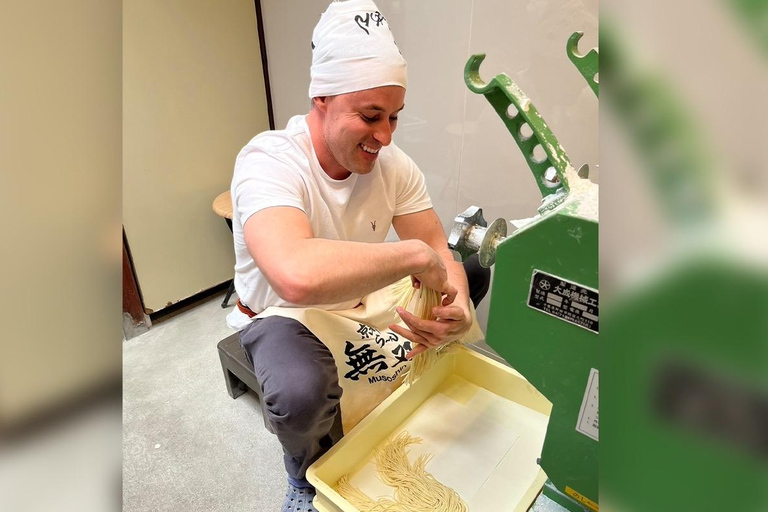 Experiência particular de fazer macarrão ramen em KyotoExperiência de fazer macarrão ramen em Kyoto