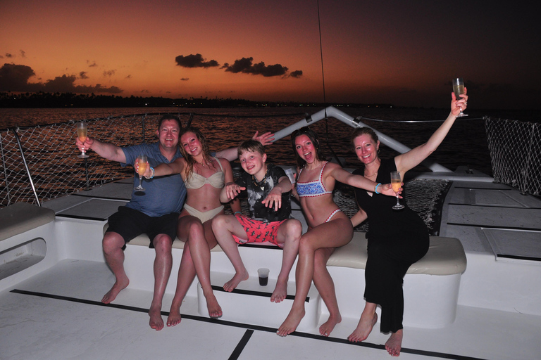 Punta Cana: Crociera privata in catamarano al tramonto con champagne