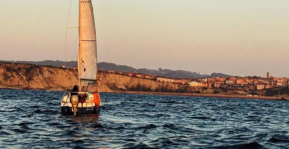 Sailing experience on the Abra de Bilbao, embarking in Getxo