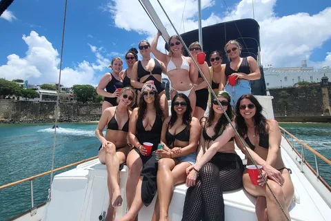 Party Boat nella baia di San Juan | Crociera al tramonto | Bevande e snack