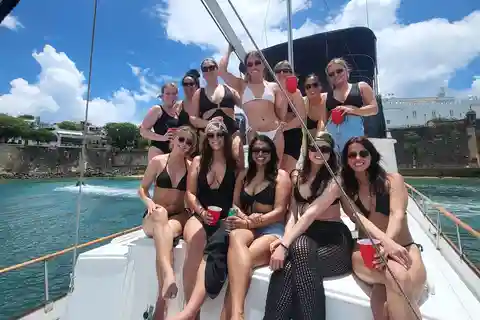 Party Boat i San Juan Bay | Solnedgångskryssning | Drycker & snacks