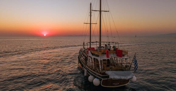 Santorini: Volcanic Sunset Cruise