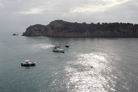 Passeio de barco privado com vinho, ibérico e snack gourmet tudo incluídoPasseio de barco particular com vinho, lanche gourmet ibérico, tudo incluído