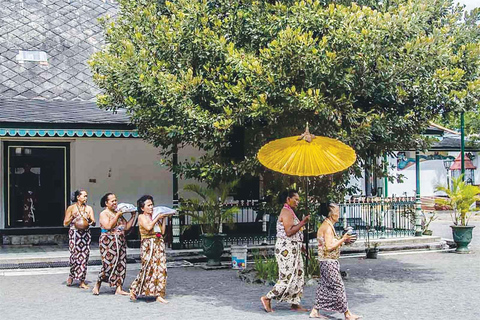 Yogyakarta: Sultanspalast, Wasserschloss &amp; KochkursSultan-Palast, Tamansari &amp; Kochkurs