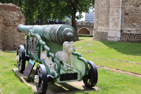 Londra: Tour guidato della Torre di Londra con opzione Gioielli della Corona5 ore: Torre di Londra, Gioielli e Tower Bridge (privato)