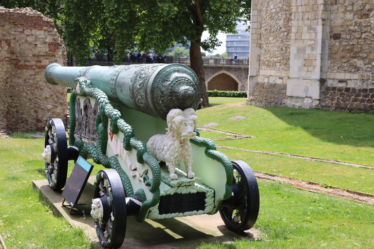 Londra: Tour guidato della Torre di Londra con opzione Gioielli della Corona5 ore: Torre di Londra, Gioielli e Tower Bridge (privato)