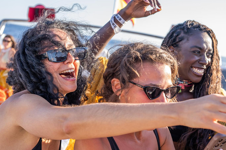 Ibiza: Half Day Pass at Ibiza Boat Club with Brunch & Drinks Bottomless Brunch Boat Party: General Admission
