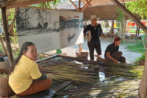 Siem Reap: Tonle Sap Lake & Floating Village Tour Tour in a Tuk Tuk