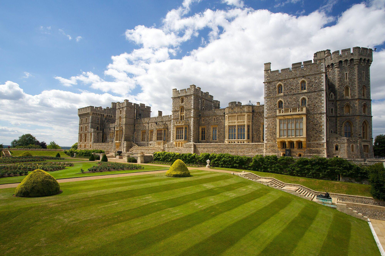 Windsor, Stonehenge, Bath, and Roman Baths Tour from London Tour with entry to Windsor Castle, Stonehenge & Roman Baths