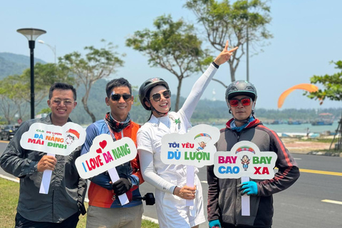 Gleitschirmfliegen und Da Nang von oben sehen ist wunderbar