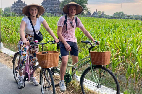 Yogyakarta : aventure en jeep au mont Merapi et circuit à véloYogyakarta : Excursion en jeep et à vélo au mont Merapi