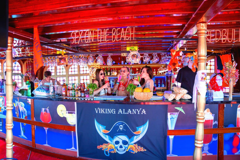 Alanya: Tour Premium in barca con pranzo e bevande analcoliche gratuiteAlanya: Tour in barca Incontro al porto