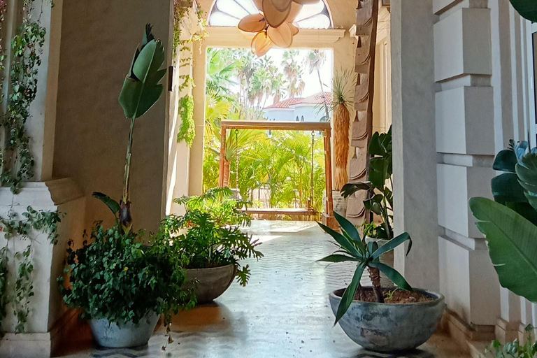 Tour Todos Santos Magical Town, Hotel California