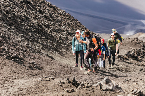 Mount Etna: Guidad vandring 3.000 meter till toppenMount Etna: Guidad vandring 3000 meter till toppen