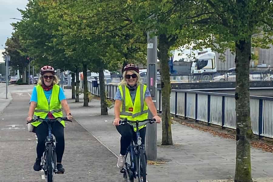 E-biketour in kleine groepen langs hoogtepunten van de stad