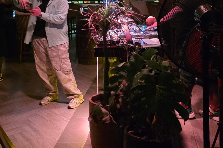 Da Nang: Nightlife Tour & Pub Crawl with Rooftop Bar & Clubs Da Nang: Guided Nightlife Tour with Rooftop, Club, Bar Visit