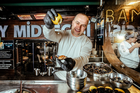Istanbul: Bosphorus Bites Food Tour with 14+ Tastings